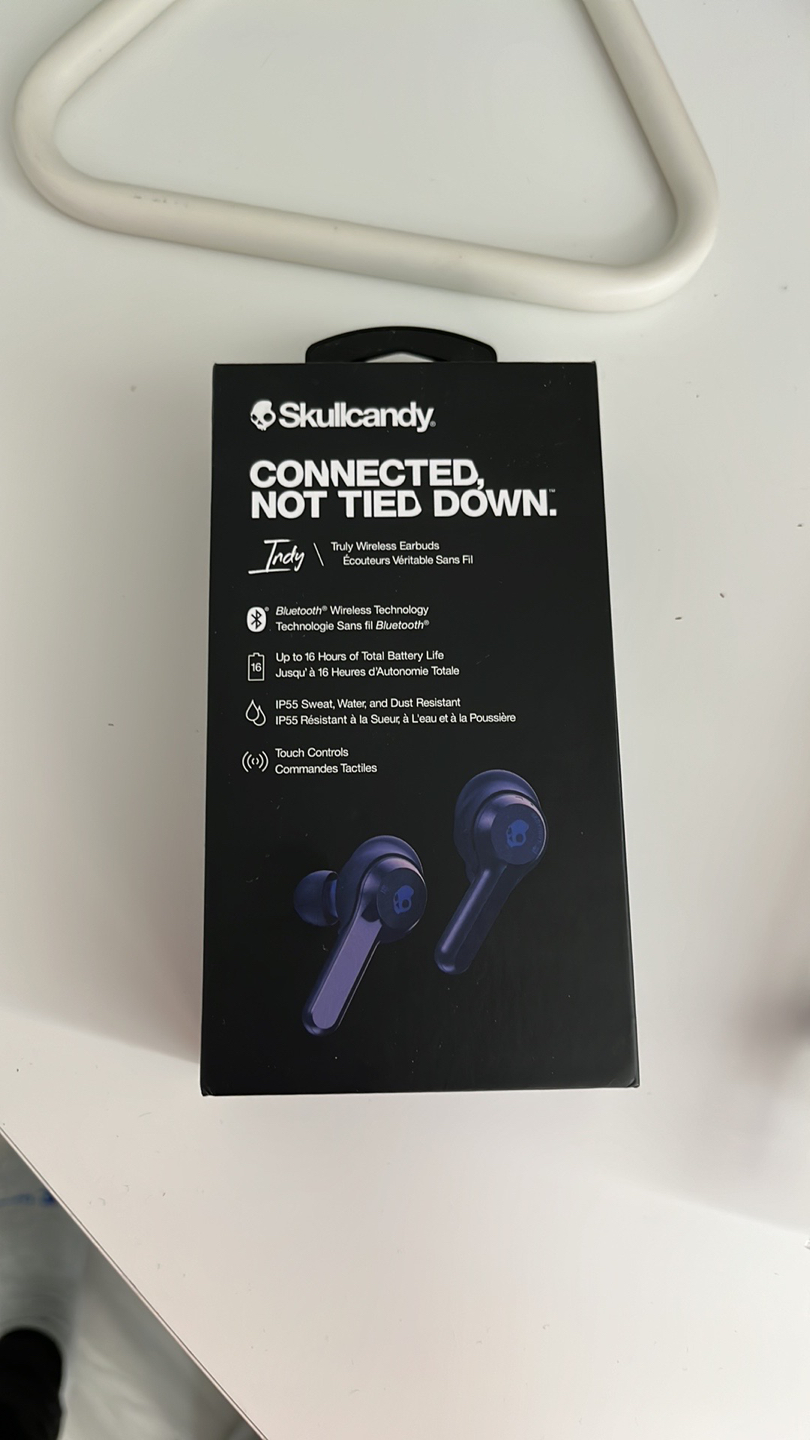 Wireless Bluetooth earbuds (skull candy) thumbnail