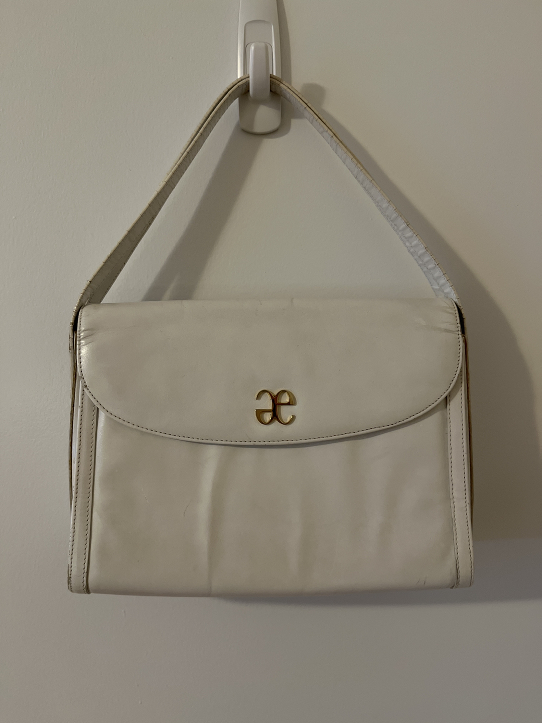 Vintage cow leather white handbag thumbnail