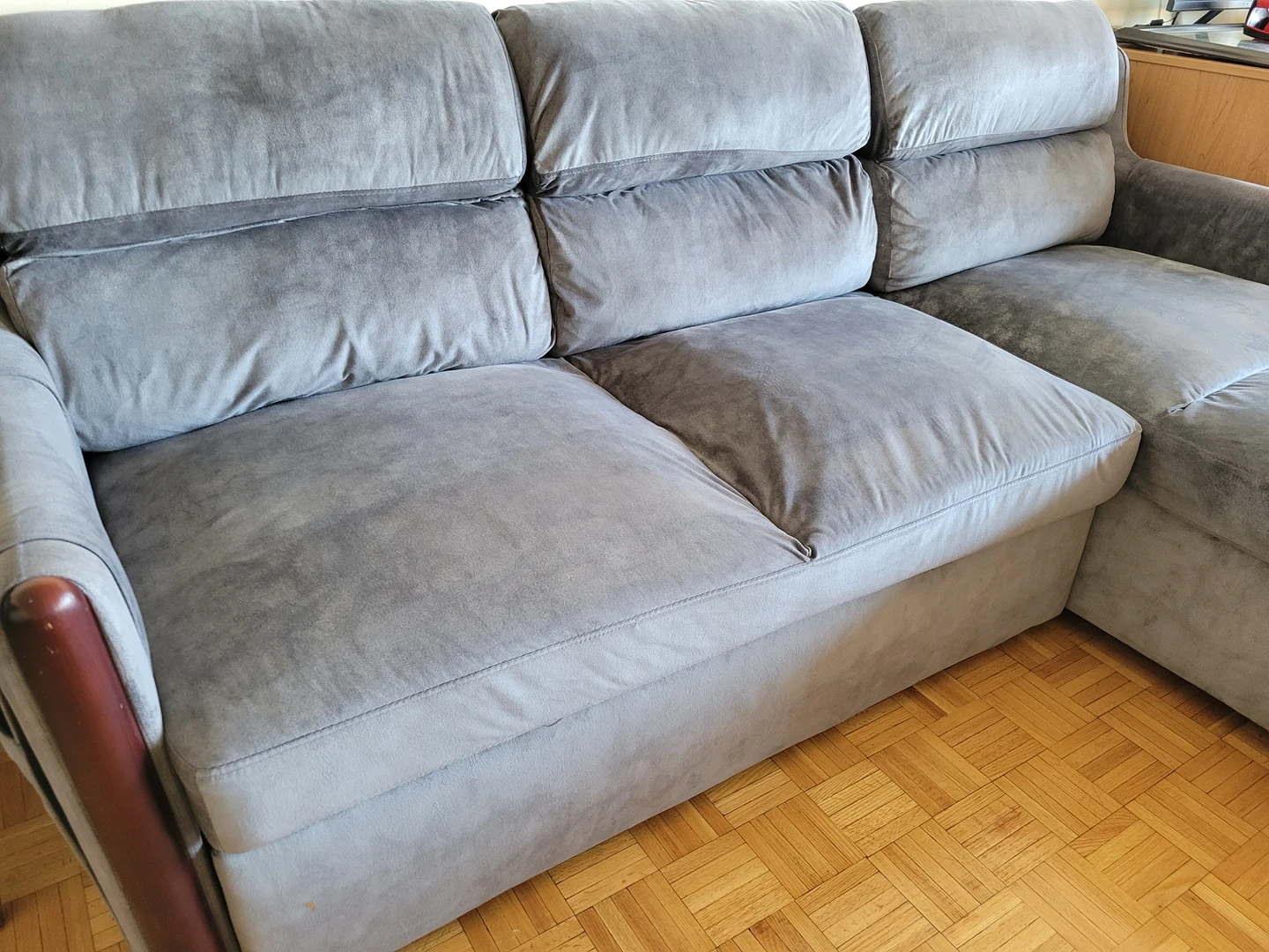 REVERSIBLE SECTIONAL SOFA- WITH PULL OUT BED
