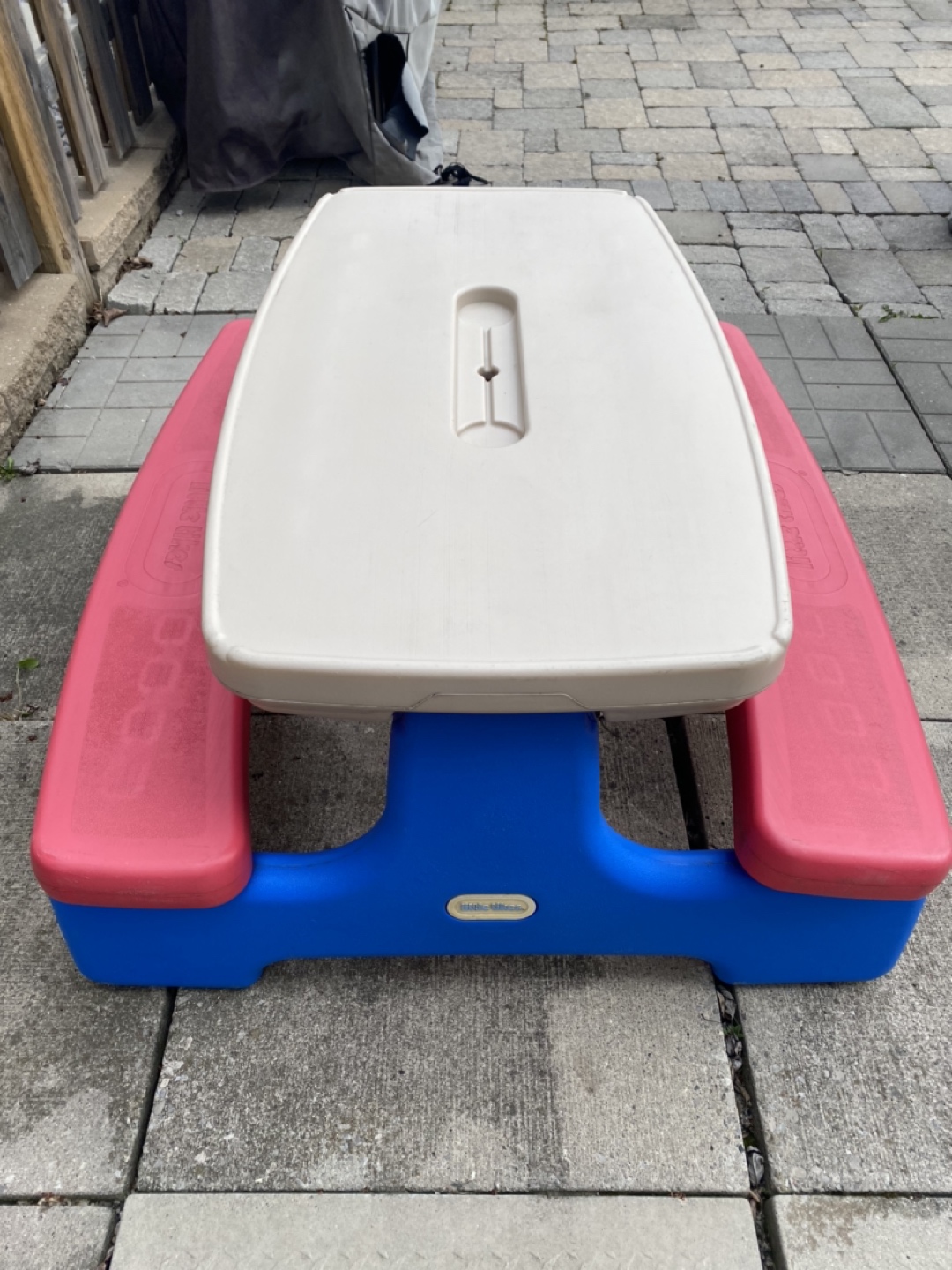LITTLE TIKES PICNIC TABLE