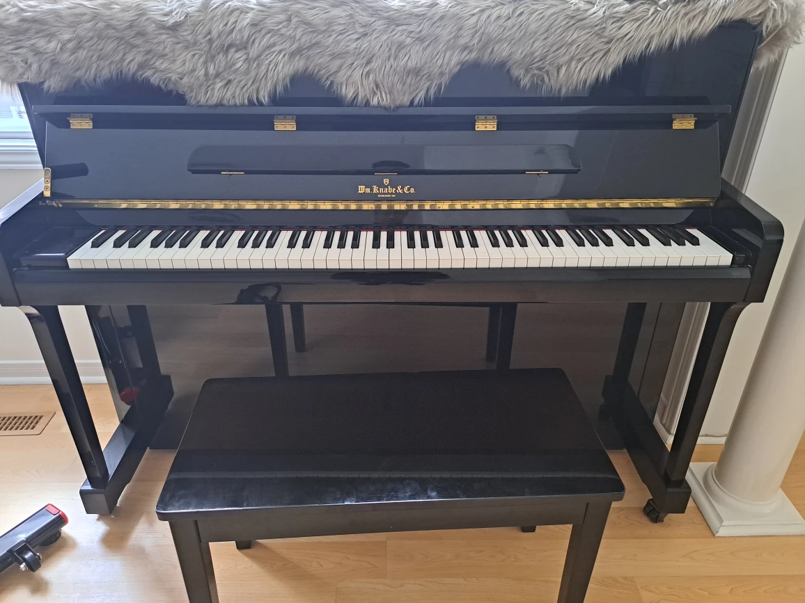 Knave uplight piano