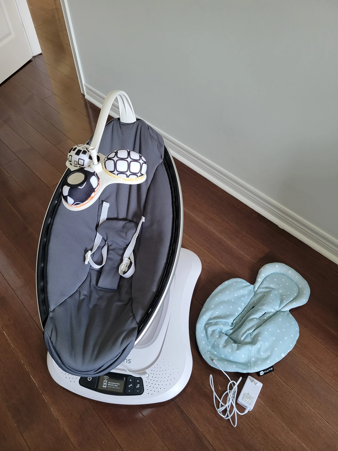 Mamaroo4 Baby Swing by 4moms