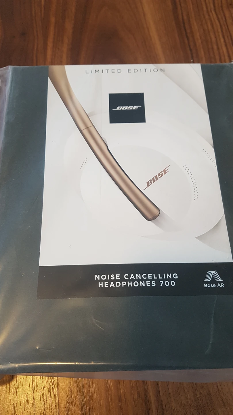 headphones 700 limited Edition  (white) thumbnail