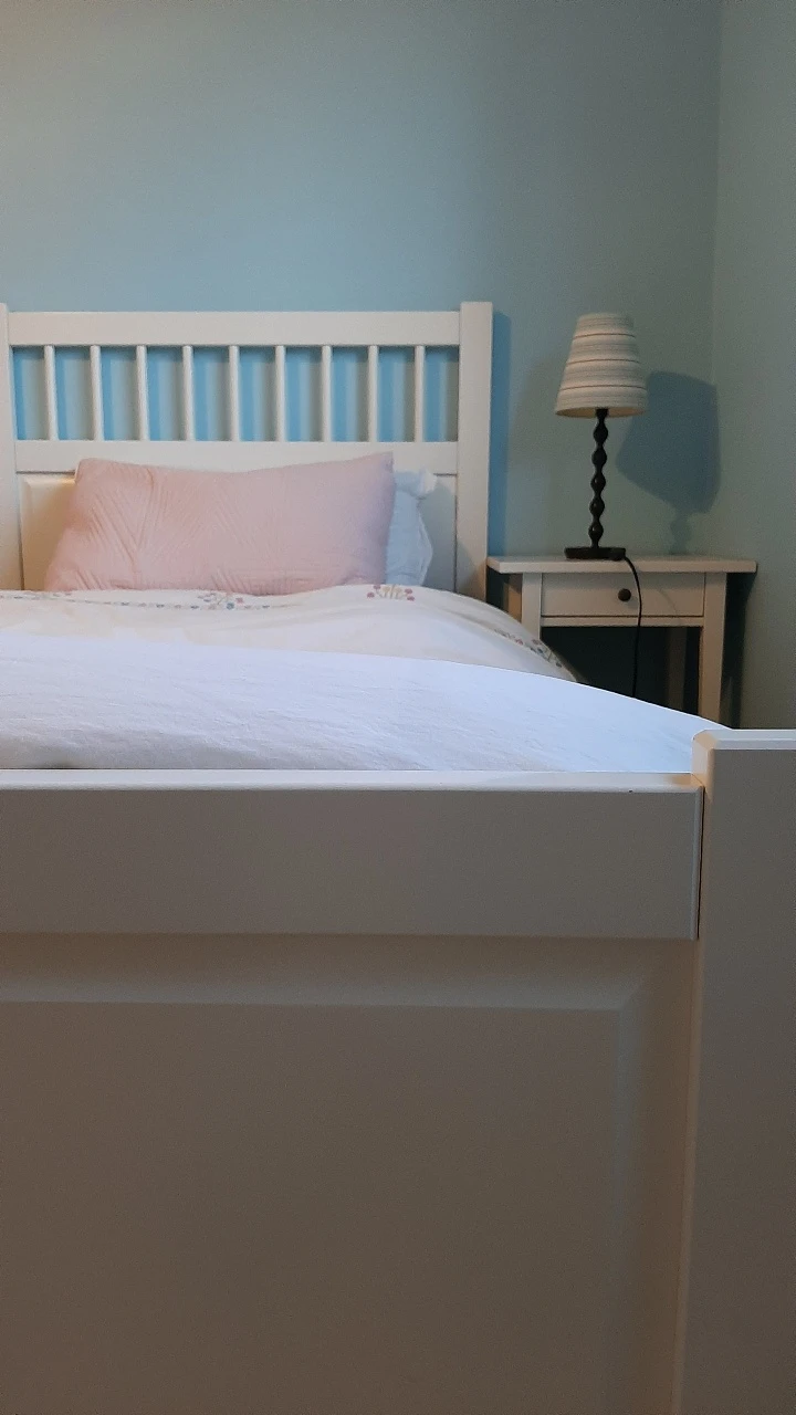 [moving!] Twin IKEA bed (frame + mattress) / good condition thumbnail