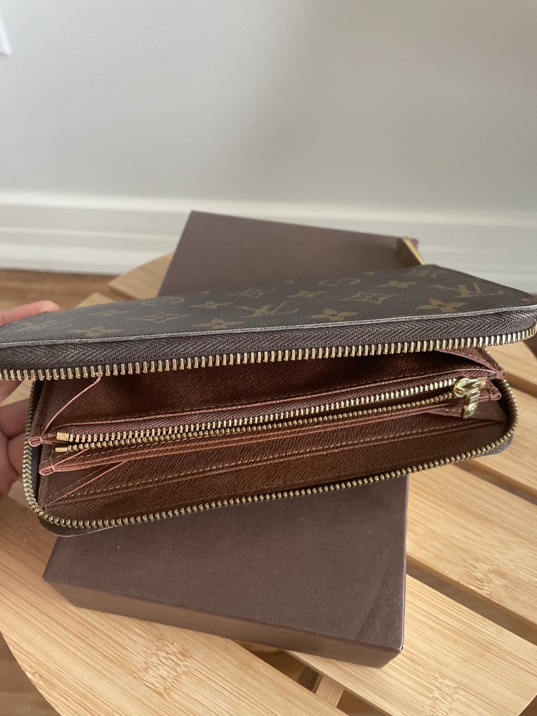 Louis Vuitton Zippy Wallet image indicator(3)