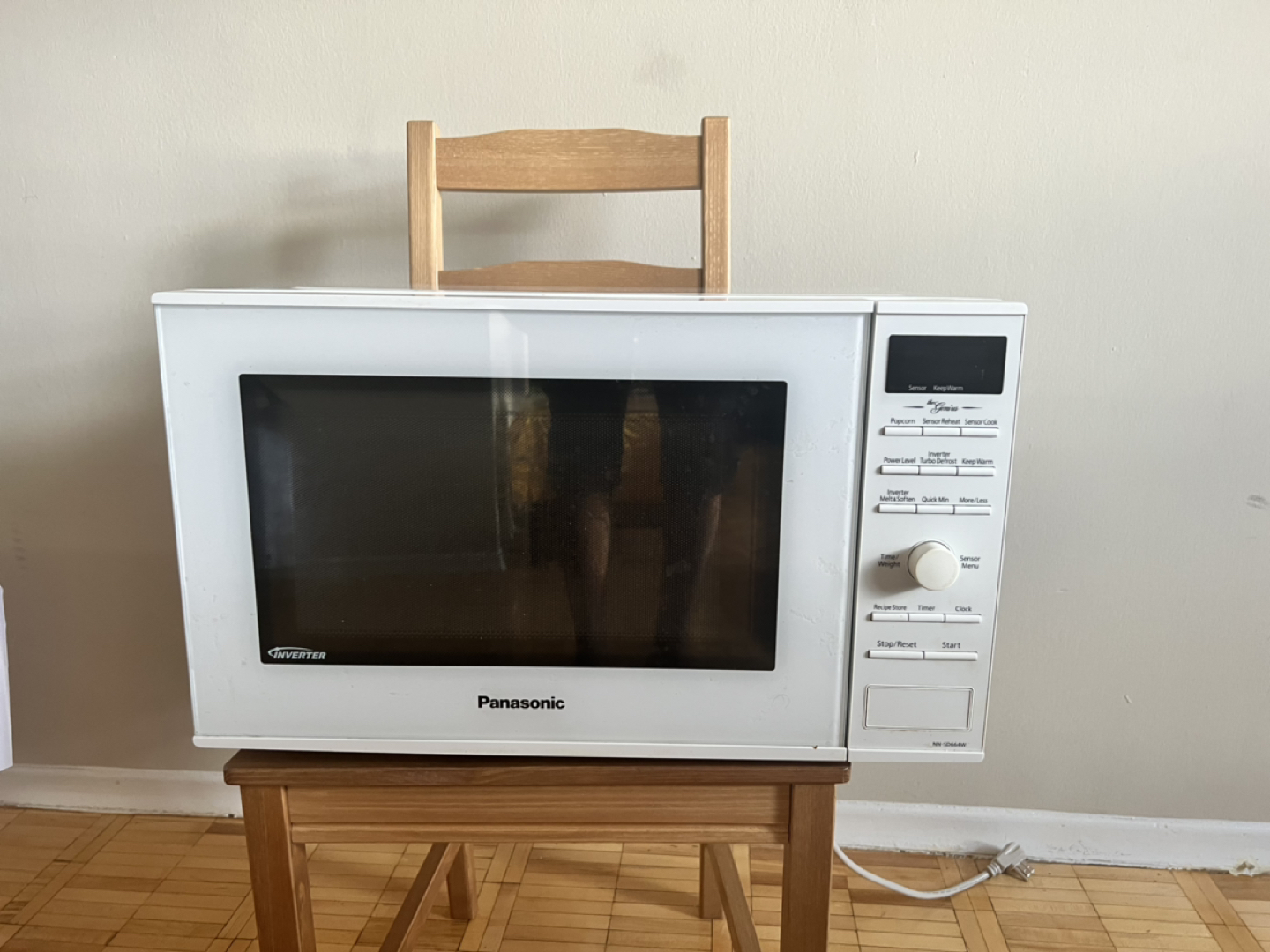 Used Panasonic NN-SD664 microwave oven