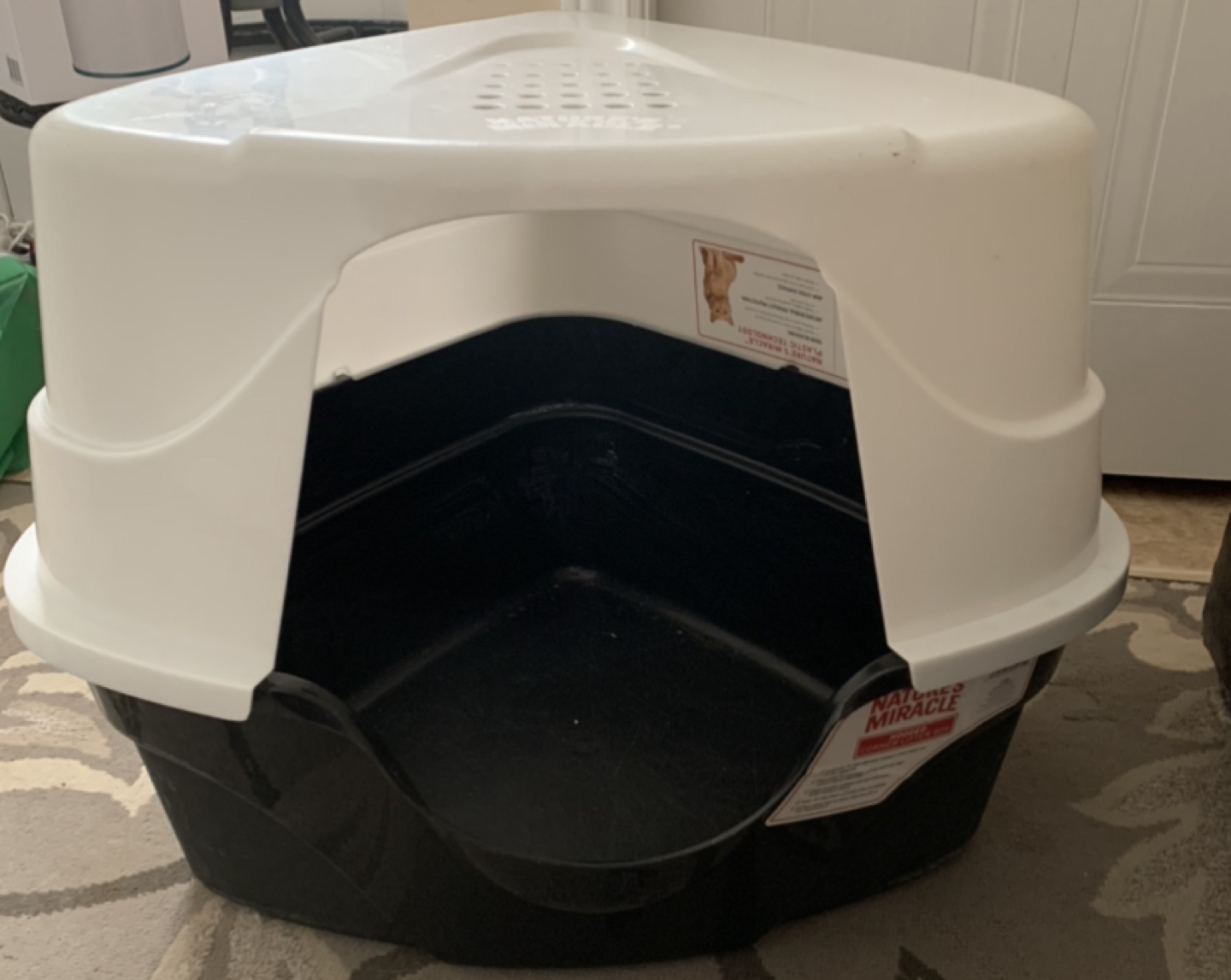 Hooded Corner litter box with filter - photo 2