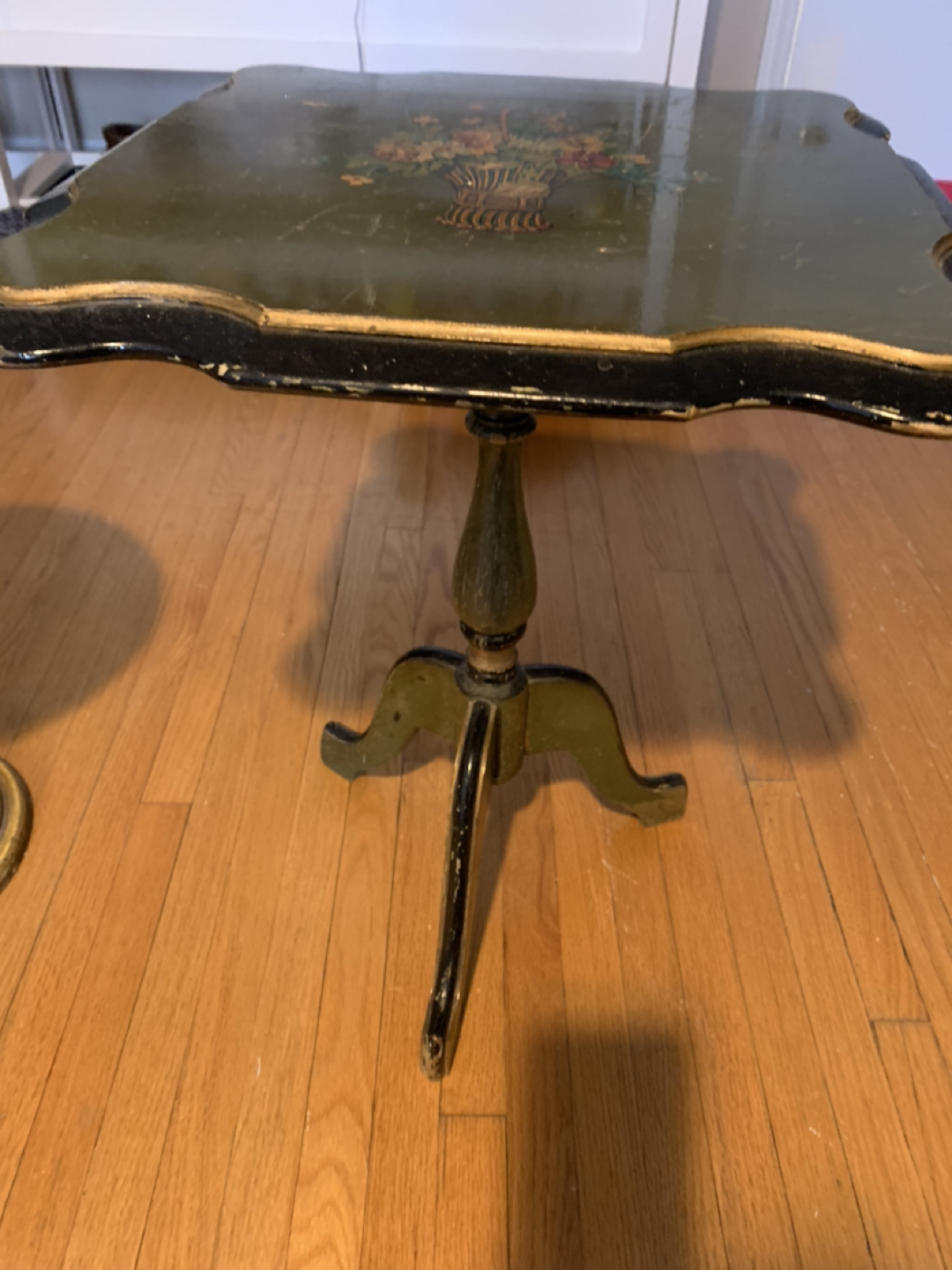 Small table thumbnail