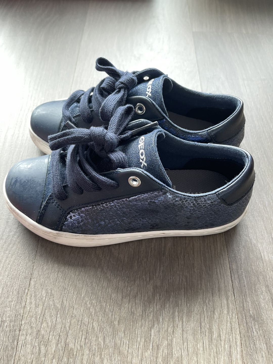 Geox kids sneakers US size 1 image indicator(2)