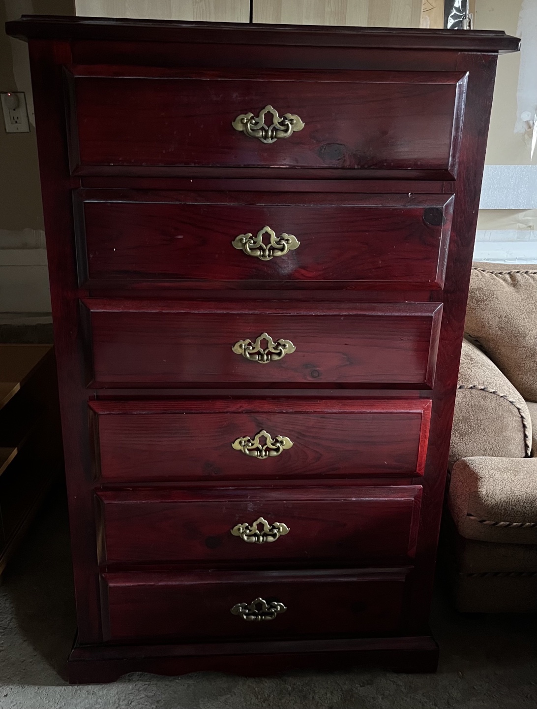 Free dresser with 6 drawers thumbnail