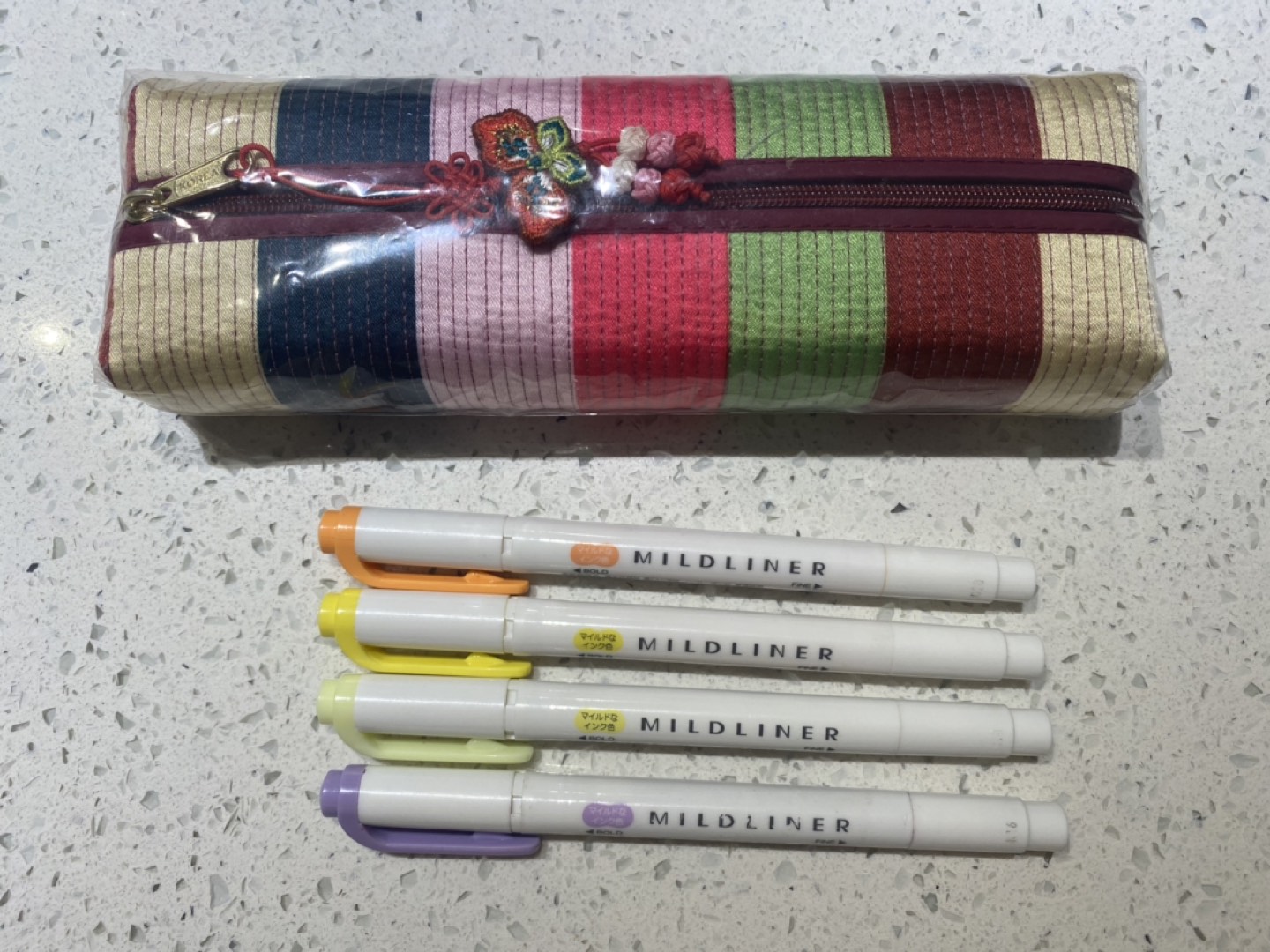 Korean traditional pencil case + 4 highlighters