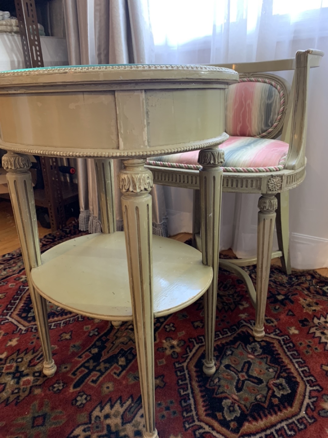 Small oval table and chair thumbnail
