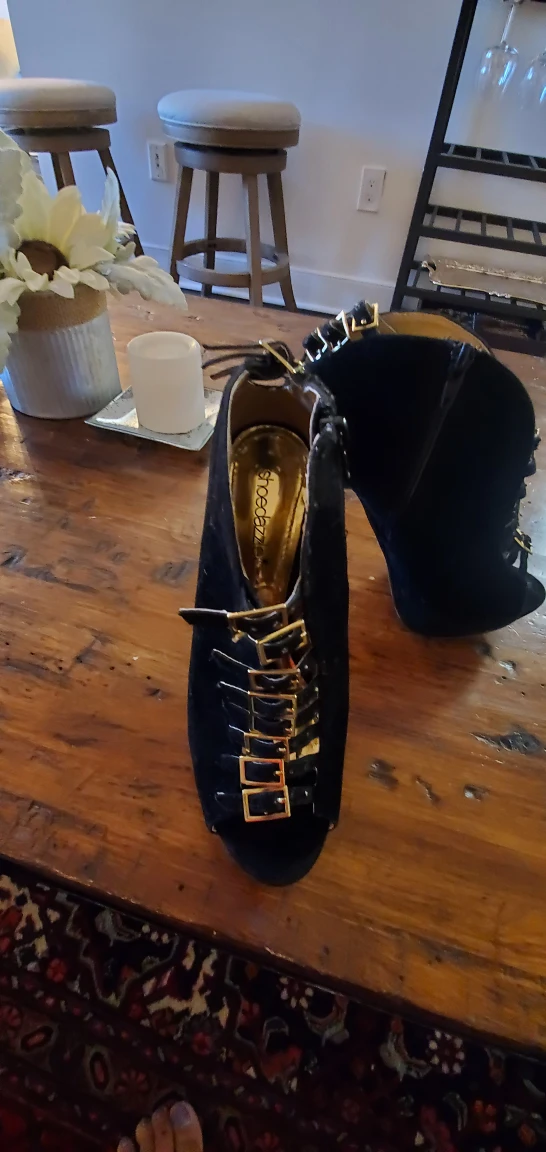 Black and Gold Sexy Stilletos, Size 7 - photo 2