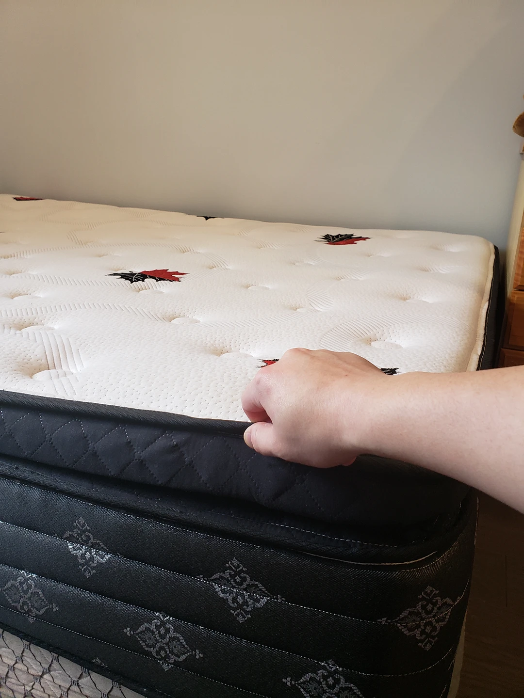 Queen mattress medium firm Canadian Collection - photo 3