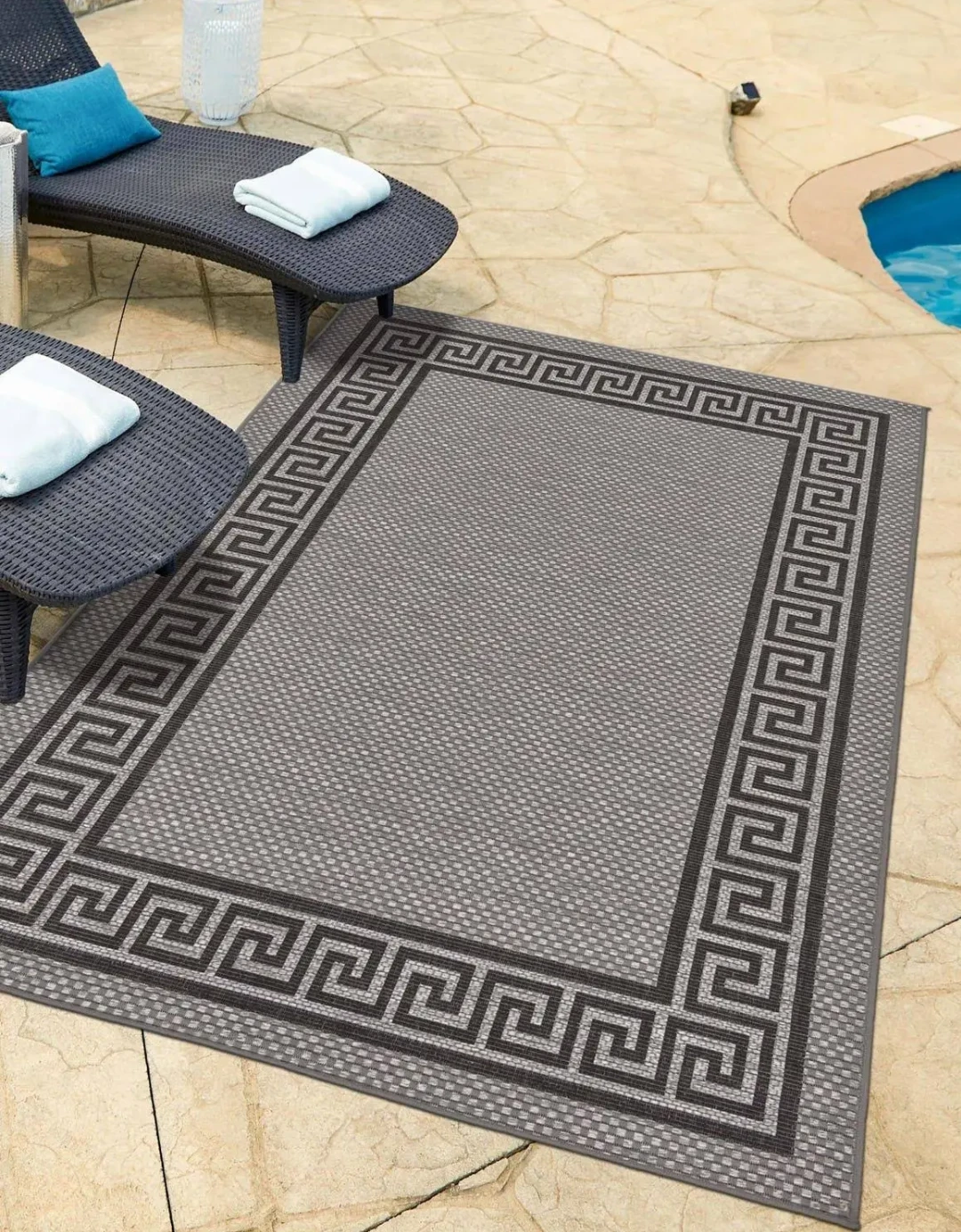 Outdoor rug
