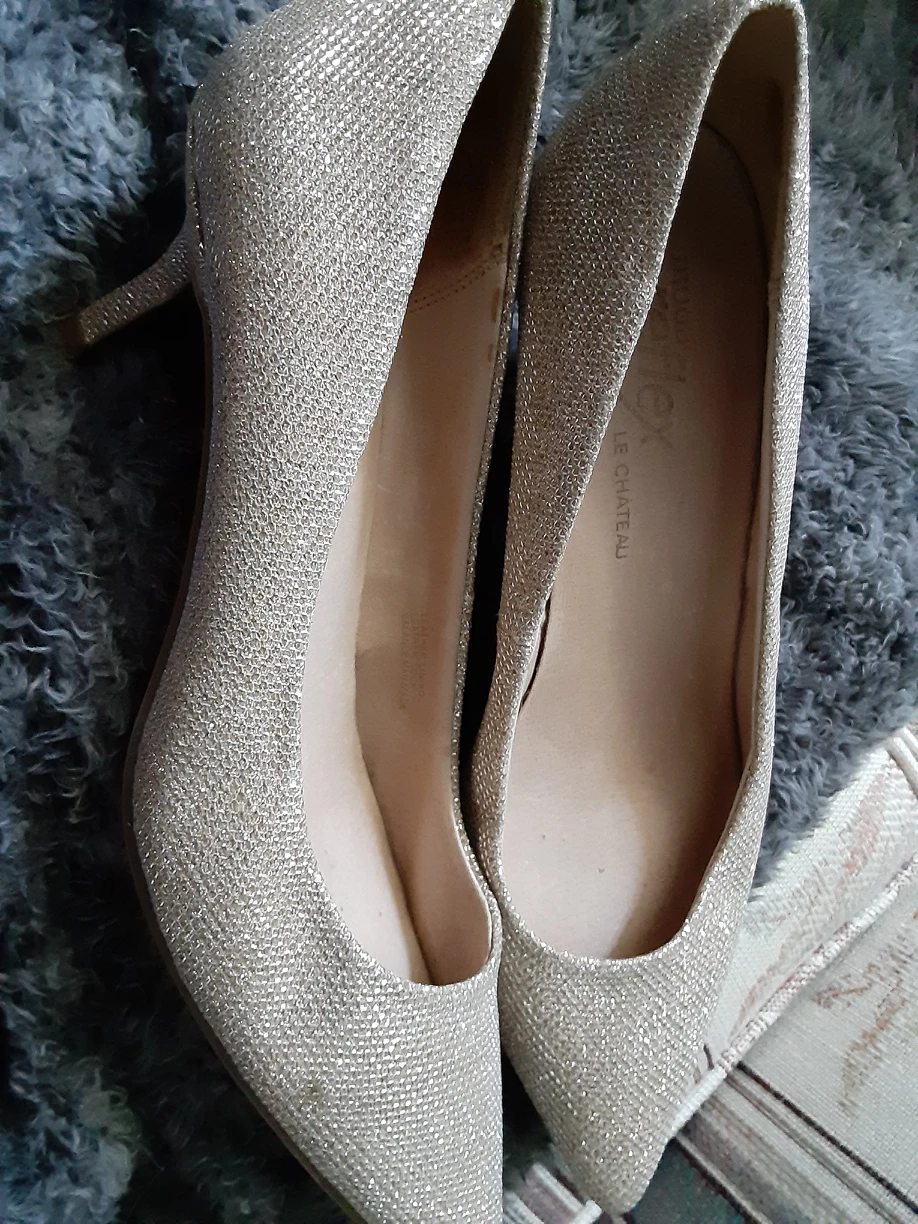 Gold sparkle low heel shoes thumbnail