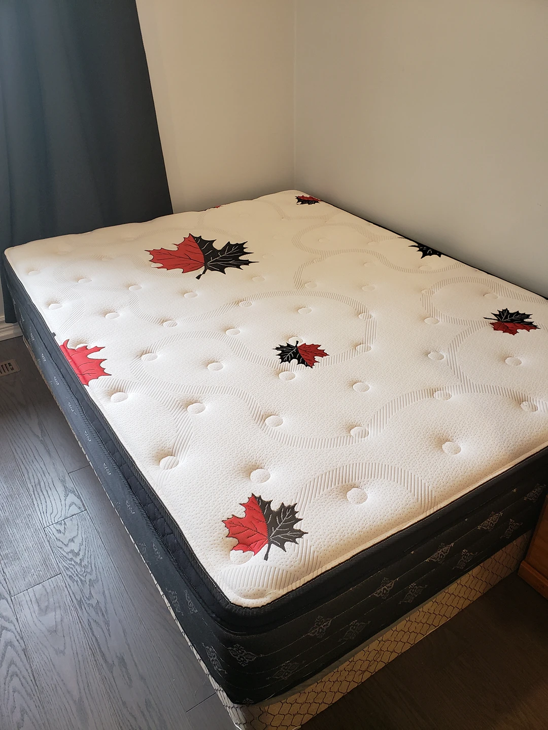 Queen mattress medium firm Canadian Collection - photo 2