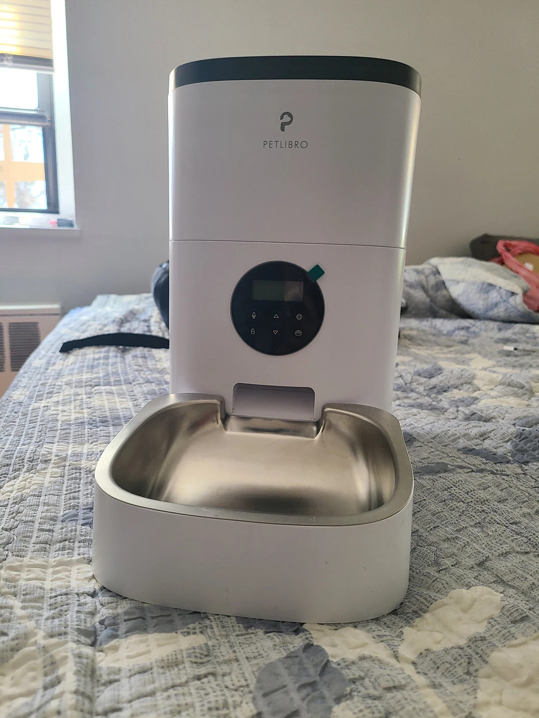 automatic pet feeder