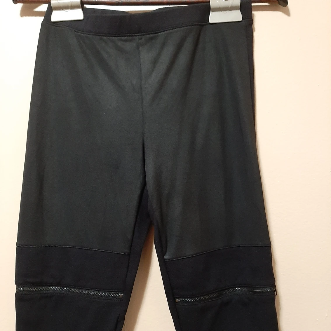 BLack Pants/Leggings' Medium by Guess Los Angeles image indicator(3)