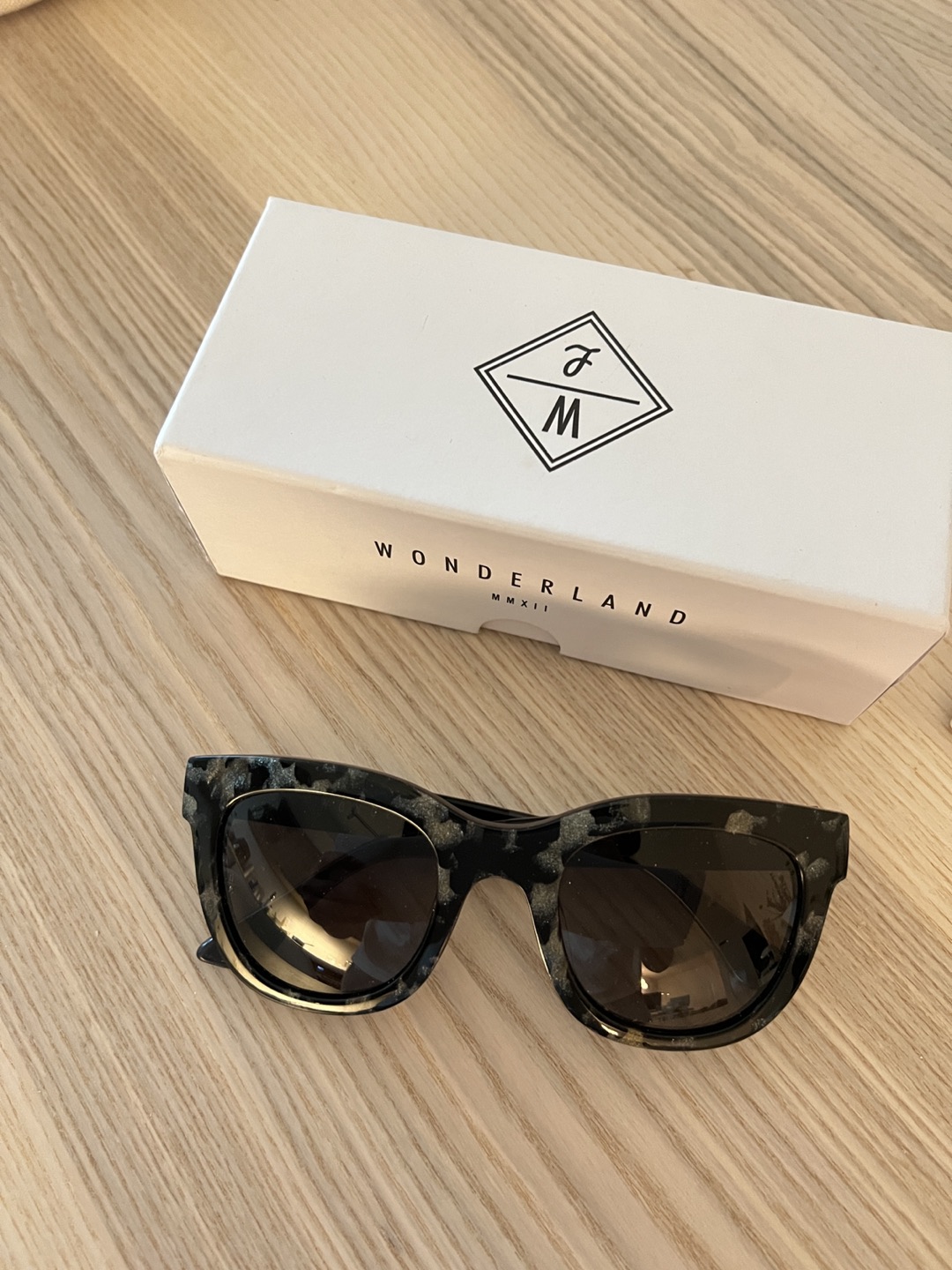 Wonderland sunglasses thumbnail
