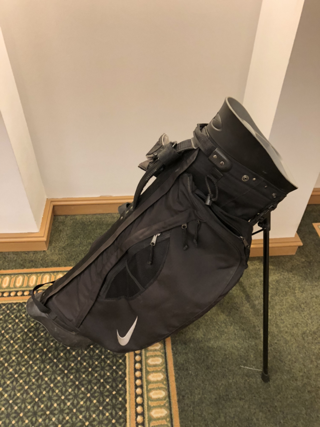 Nike golf bag thumbnail