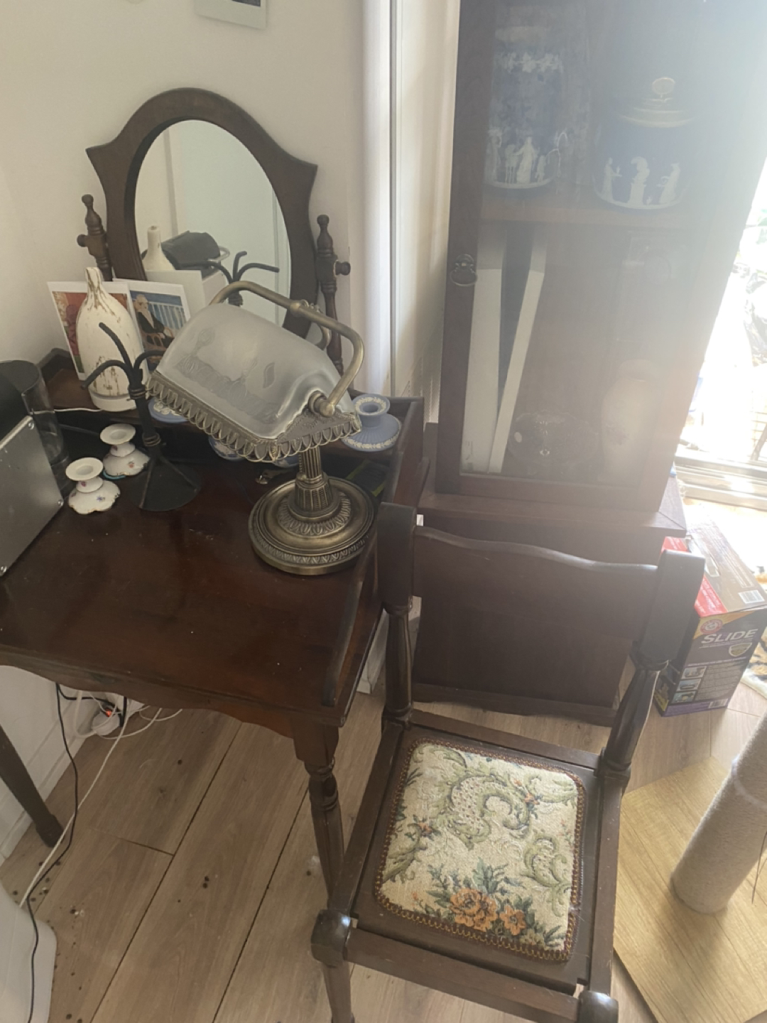 Vanity with chair - photo 3