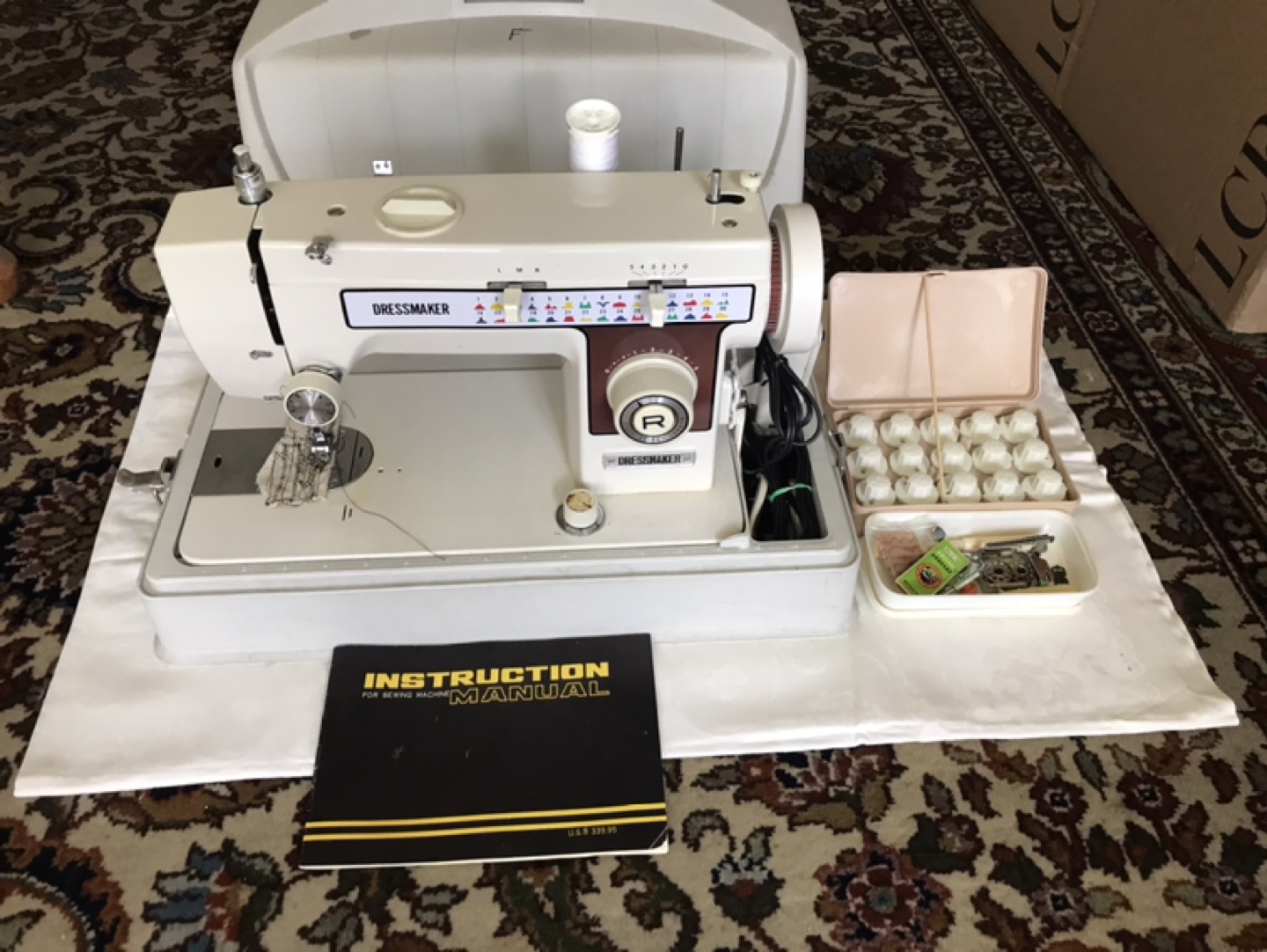 Sewing Machine - photo 4