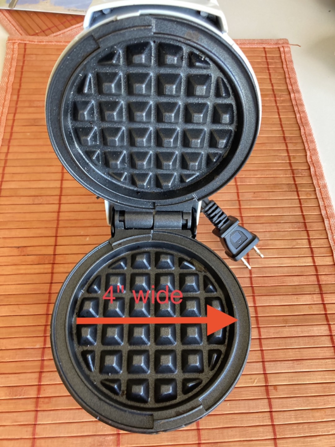 Mini waffle maker thumbnail