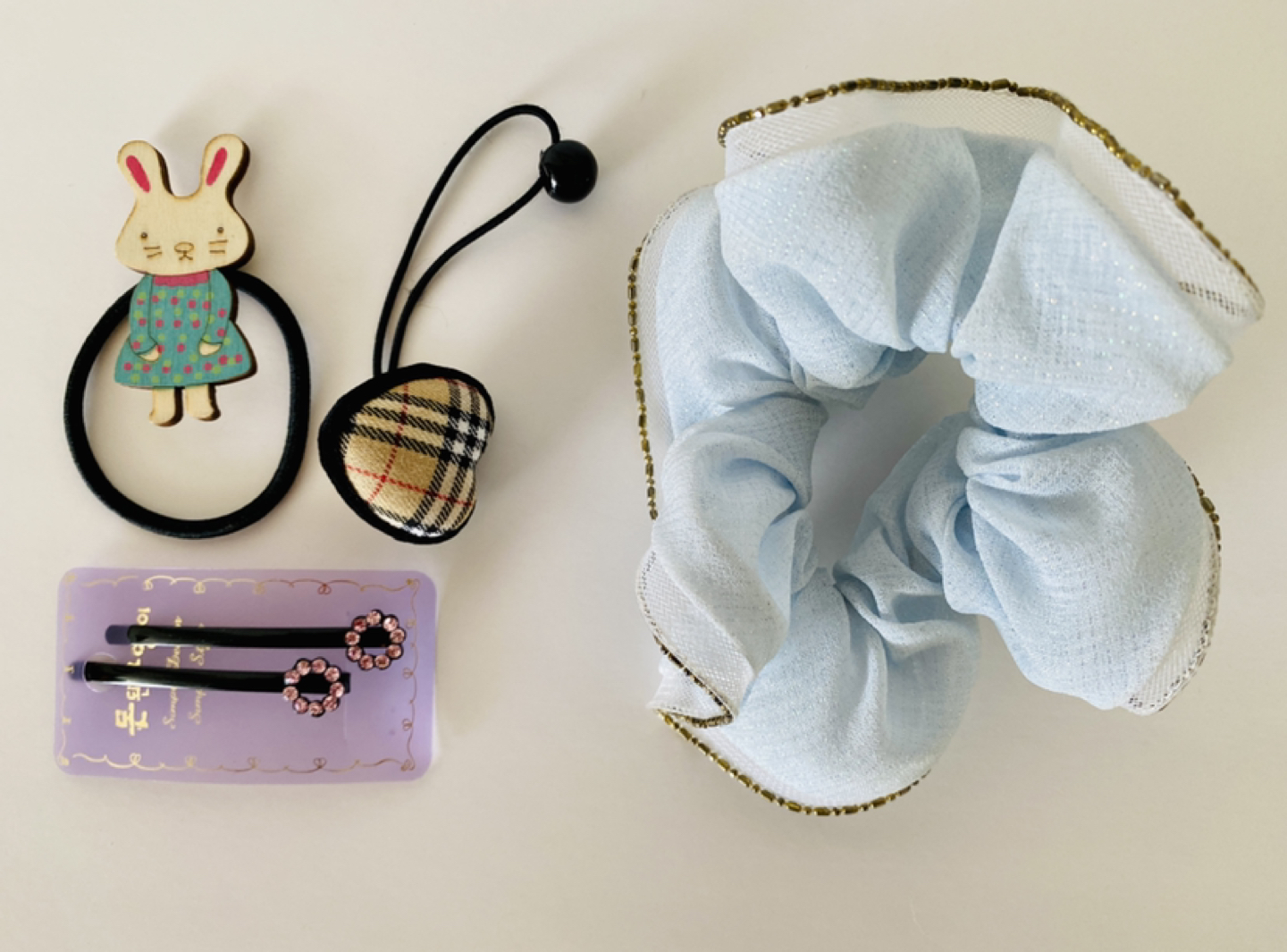 Assorted hair accessories thumbnail