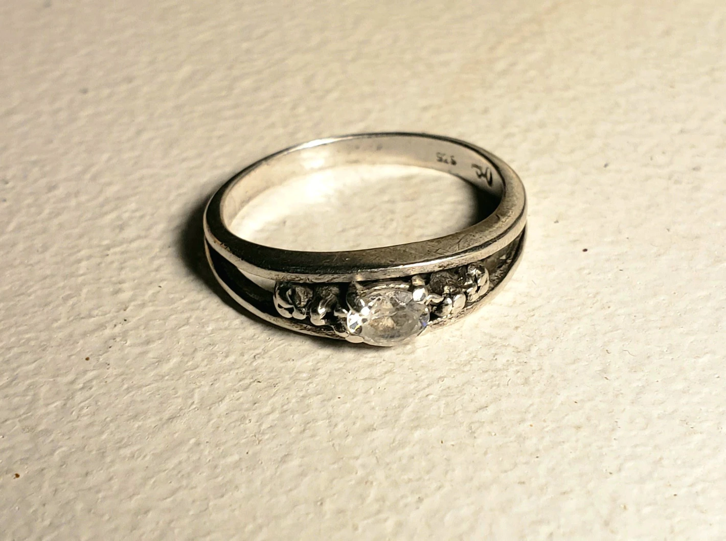 Free Sterling Silver & Crystal ring image indicator(5)
