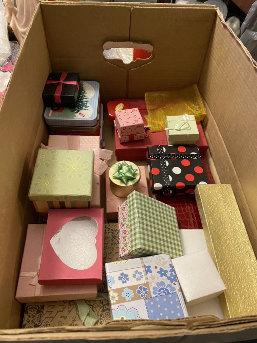 Gift boxes and ribbons thumbnail