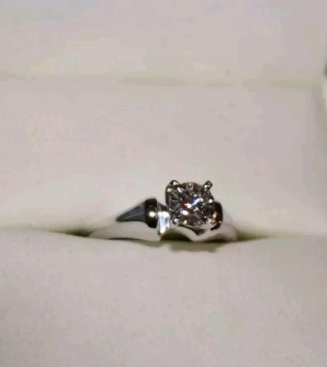 Diamond engagement ring NEW image indicator(2)