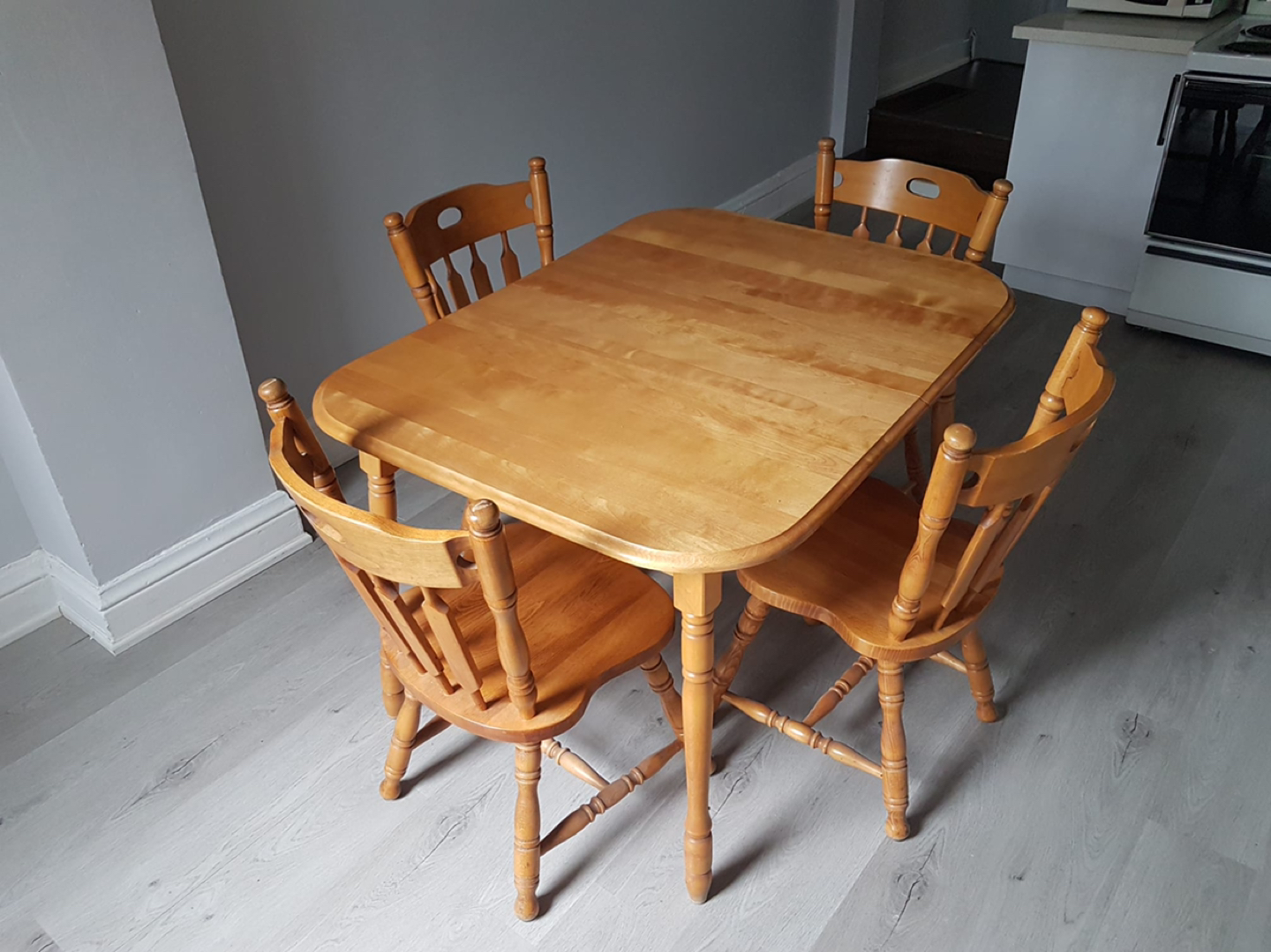 Solid wood Table with 4 Chairs thumbnail