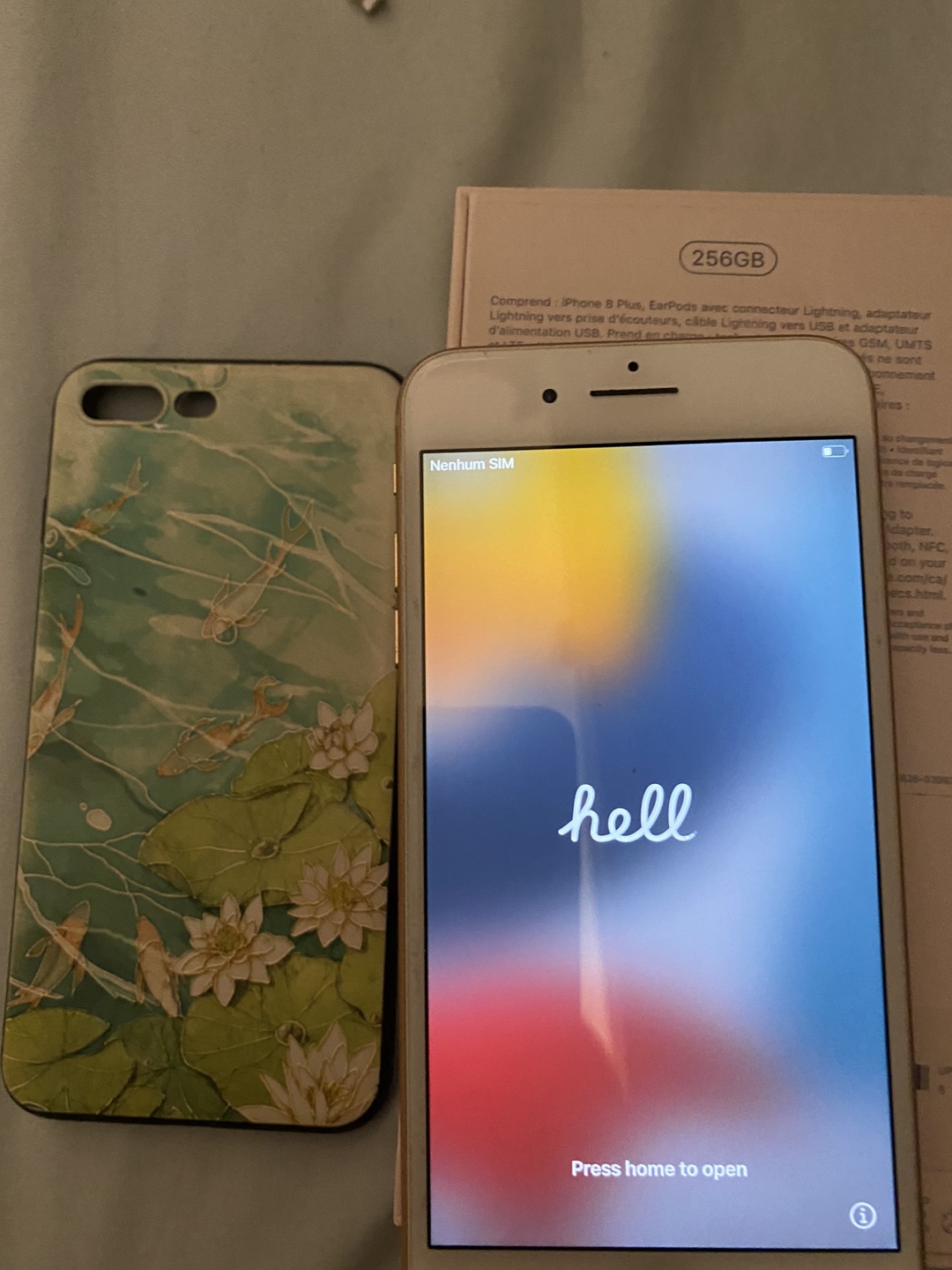 MINT IPHONE 8 PLUS 256 GB + case+receipt - photo 2