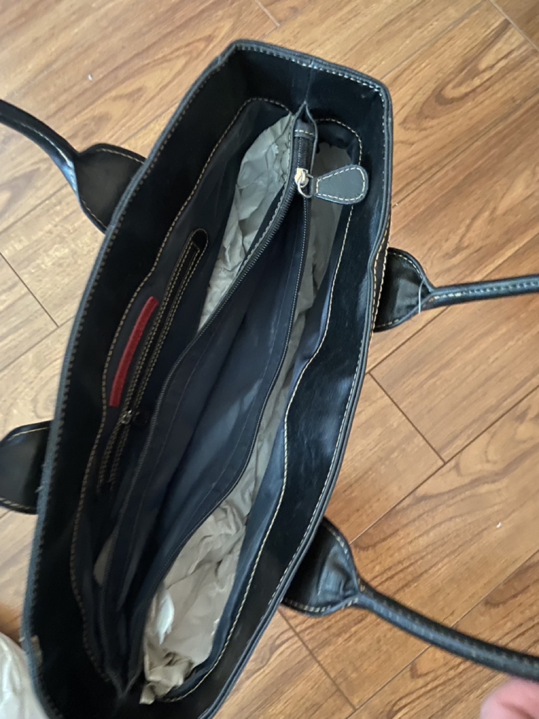 Brand New Tommy Hilfiger Shoulder Bag image indicator(2)