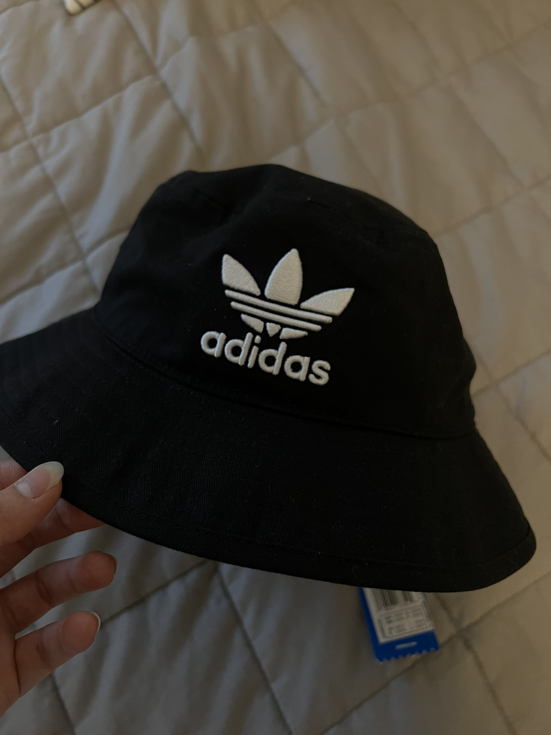 BRAND NEW Adidas bucket hat (one size) thumbnail
