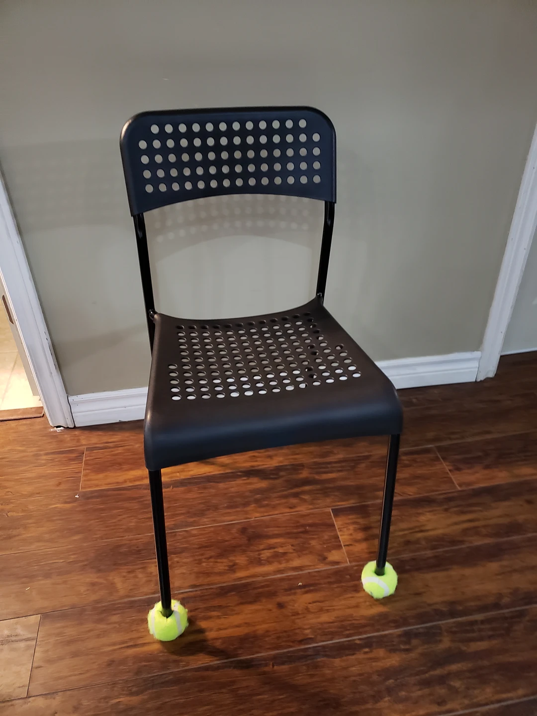 table and chair - photo 2