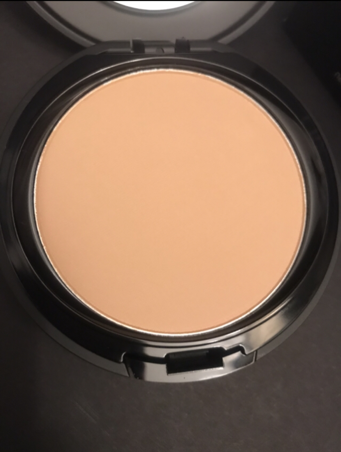 BH Studio Pro Matte Pressed Powder image indicator(5)