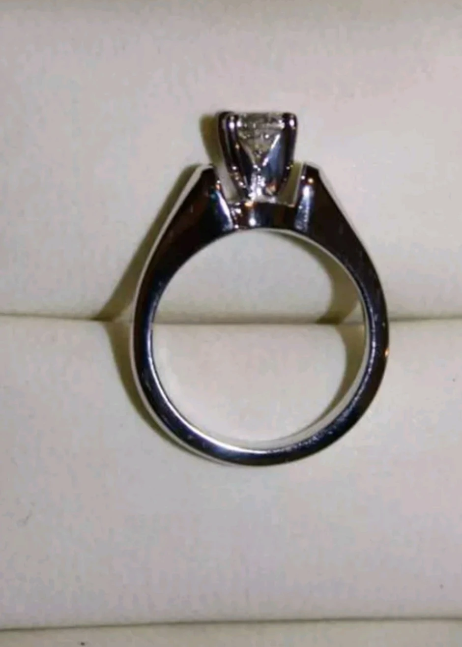 Diamond engagement ring NEW thumbnail