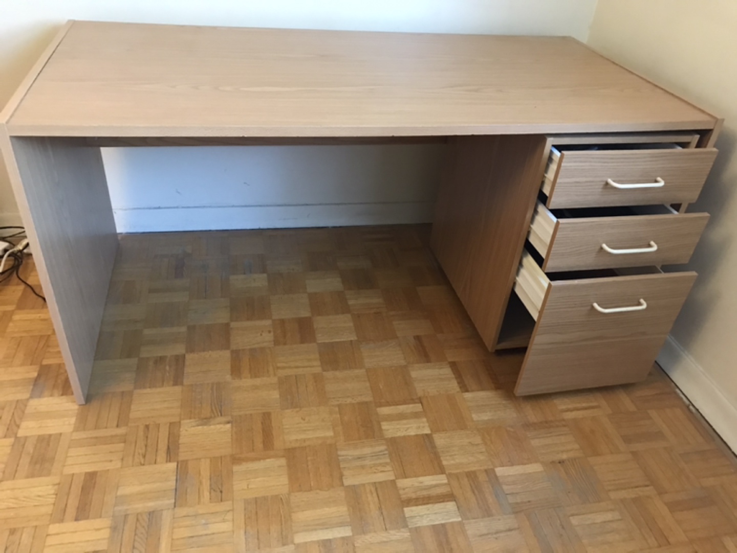 DESK - photo 2