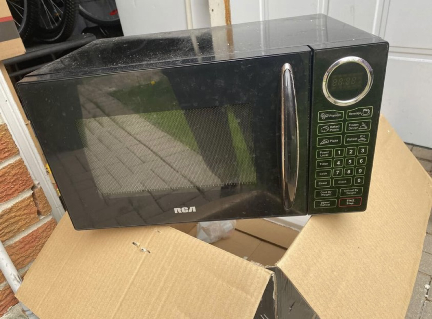 Good working microwave .. can deliver