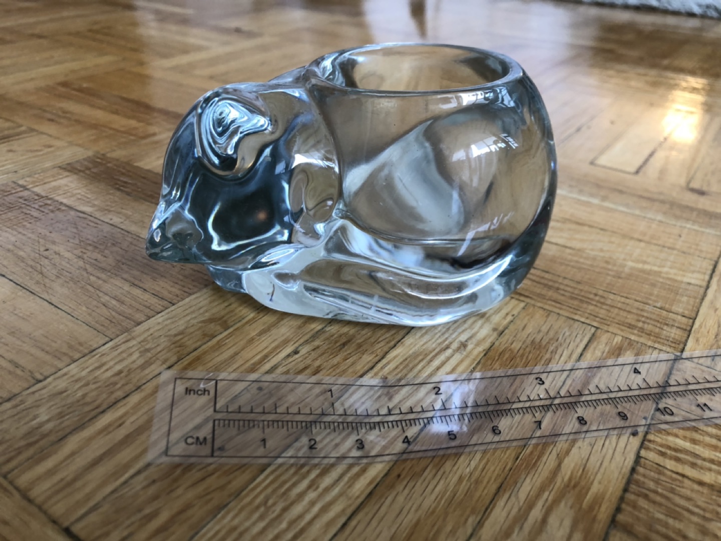 Sleeping cat candle holder
