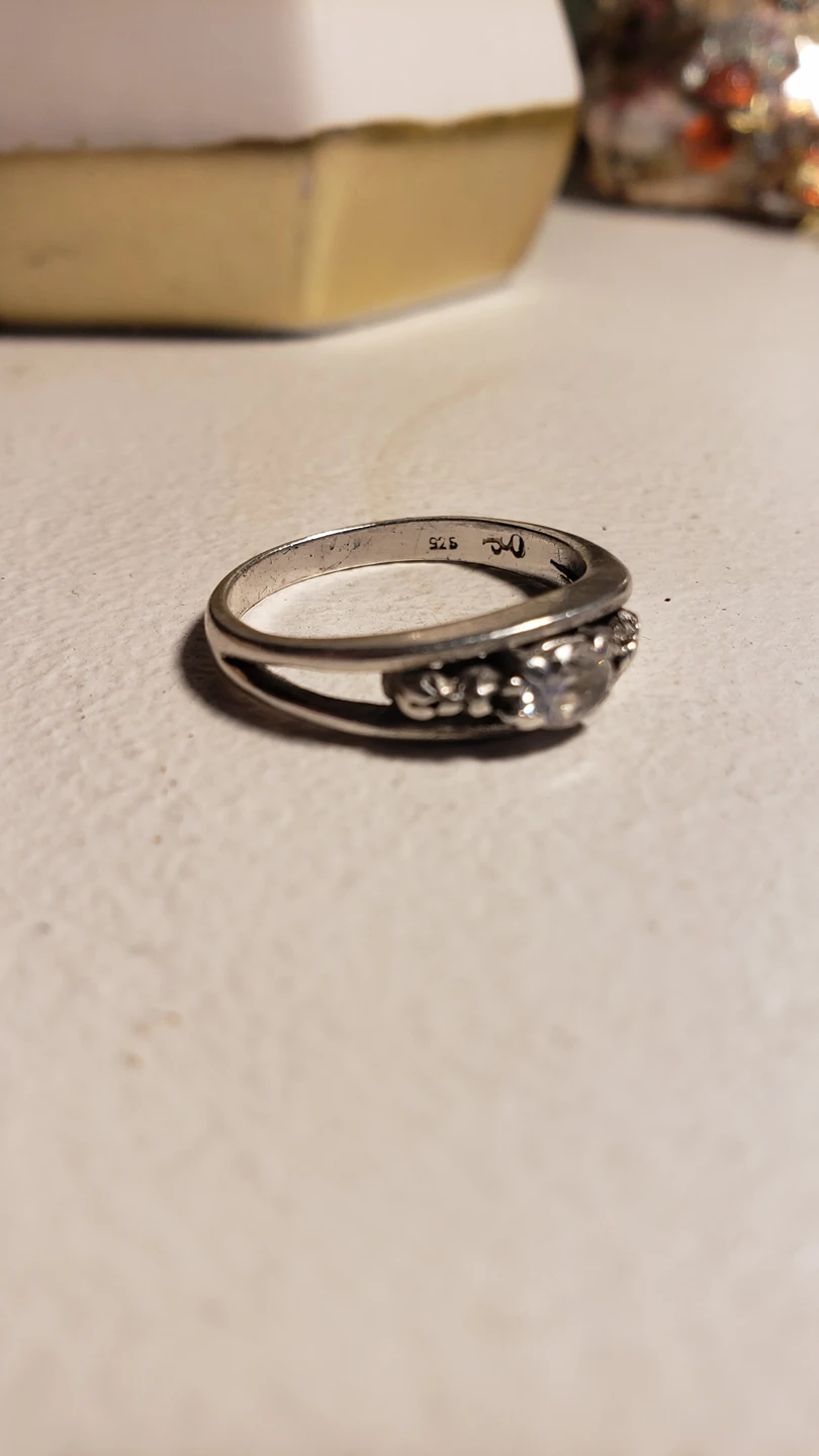 Free Sterling Silver & Crystal ring image indicator(2)