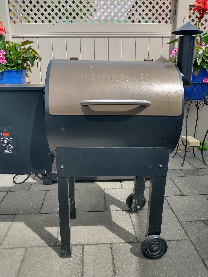 Smoker and Grill (Brand New) thumbnail