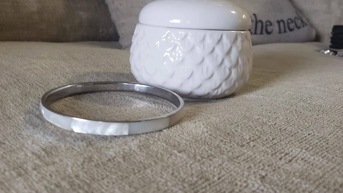 Stainless steal and real shell bangle ladies bracelet image indicator(8)