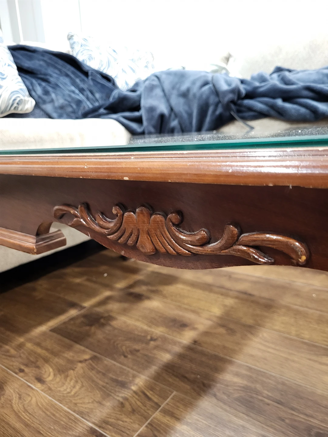 Beautiful Wooden Coffee Table with Glass Top - photo 4