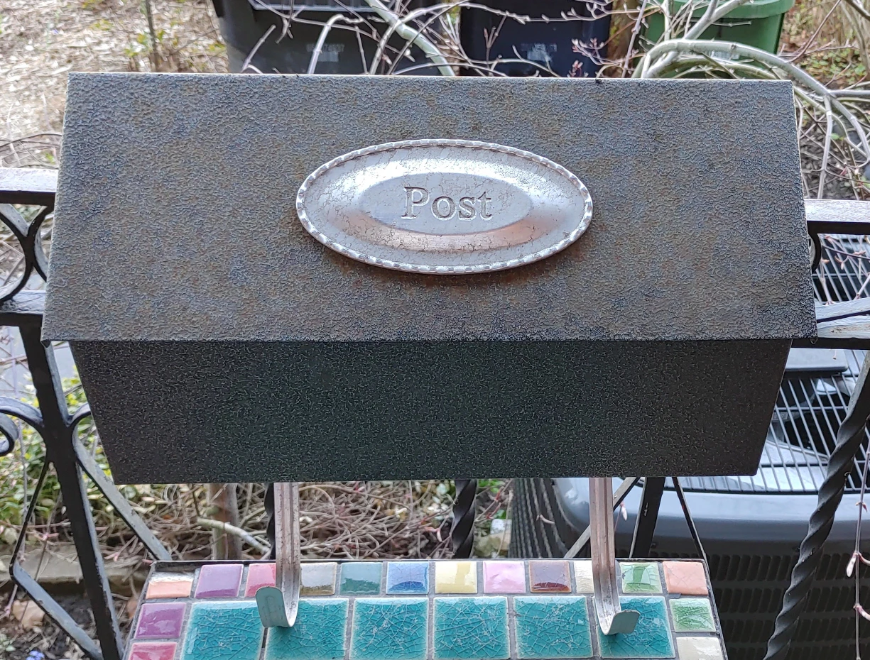Free metal mailbox thumbnail