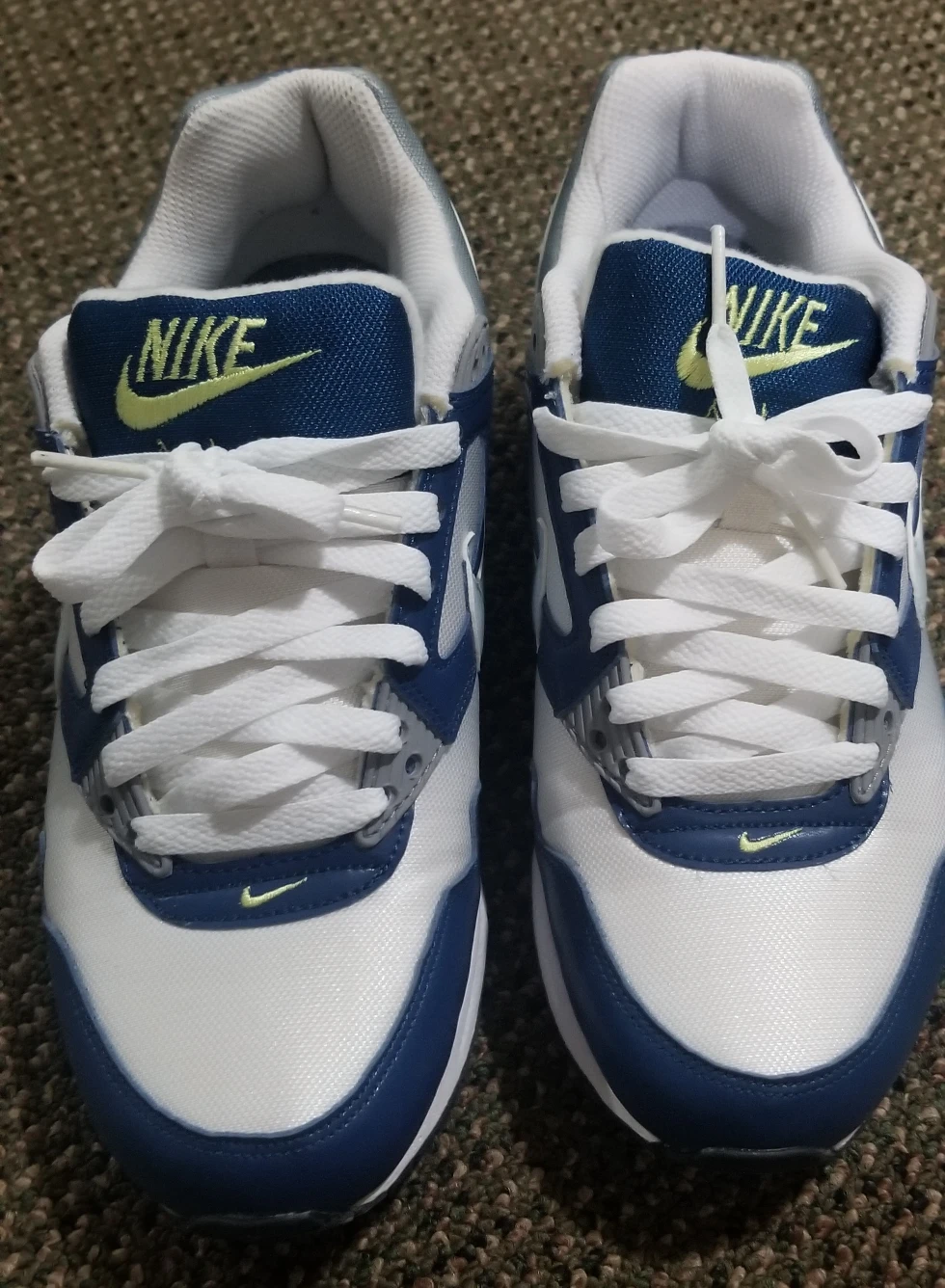 Nike air max thumbnail