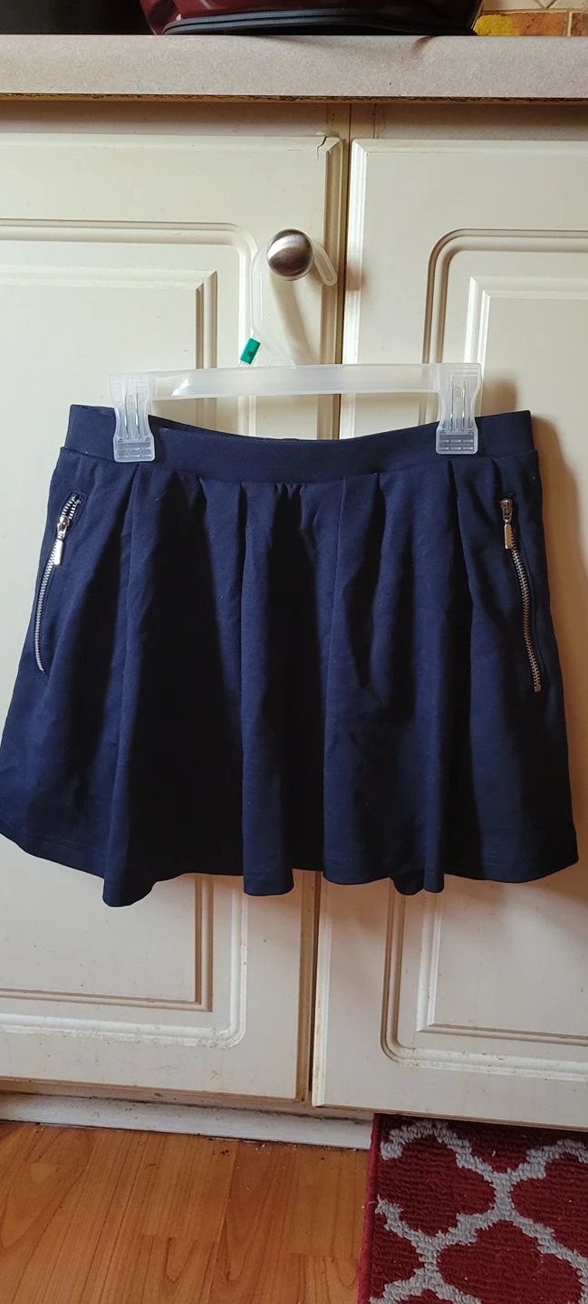 Navy Blue School skirt. Size XL/TG (14-16) thumbnail