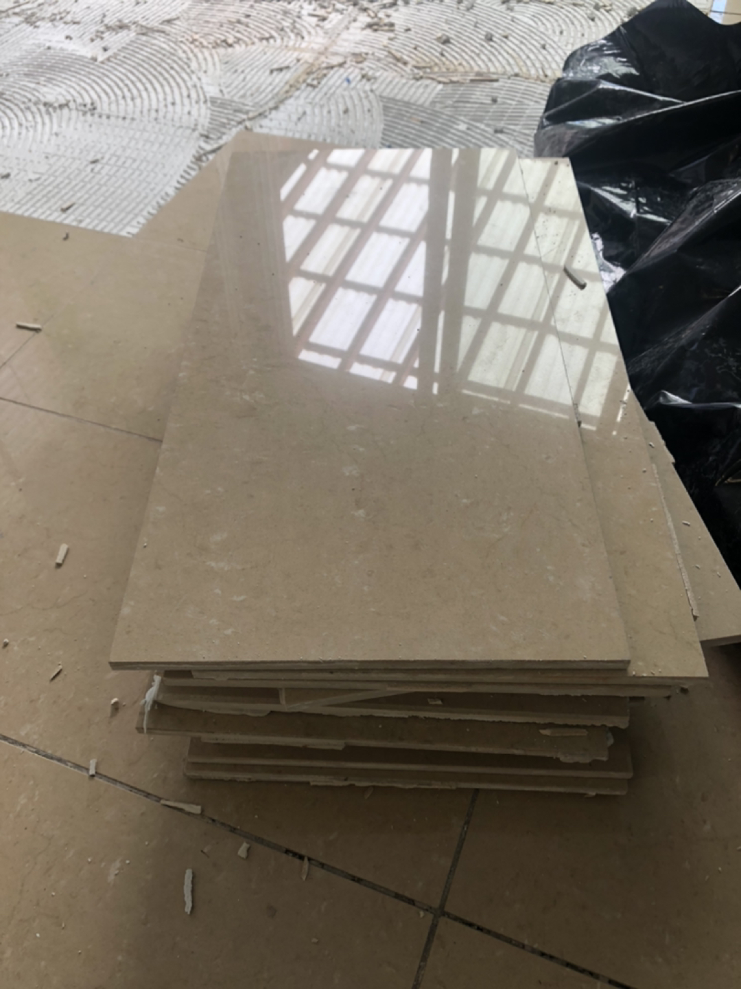 Ceramic tiles in a very good condition thumbnail